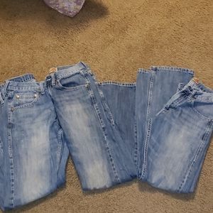 3 part of jeans that are the same size and style
